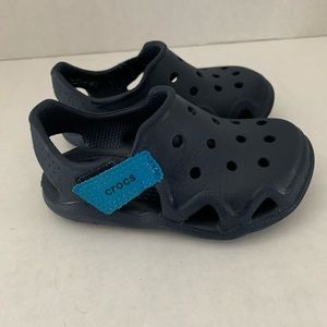 Blue crocs: size 6